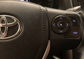 Подержанный автомобиль Toyota RAV4 2018 года (18 фото)