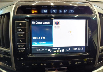 Подержанный автомобиль Toyota Land Cruiser Suv 2012 года (25 фото)