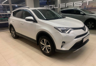 Подержанный автомобиль Toyota RAV4 2018 года (3 фото)