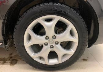 Подержанный автомобиль Mazda CX-7 2010 года (17 фото)