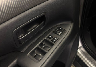 Подержанный автомобиль Mitsubishi Outlander 2014 года (20 фото)