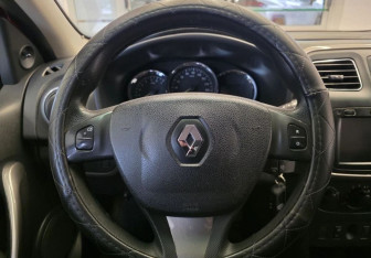 Подержанный автомобиль Renault Sandero 2014 года (7 фото)