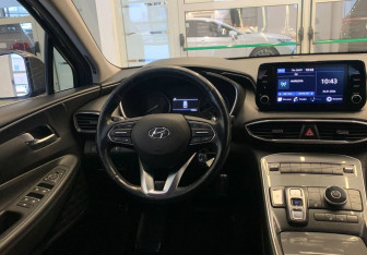 Подержанный автомобиль Hyundai Santa Fe 2021 года (9 фото)