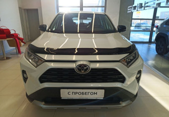 Подержанный автомобиль Toyota RAV4 2022 года (2 фото)