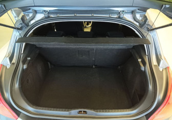 Подержанный автомобиль Peugeot 308 Hatchback 2011 года (8 фото)