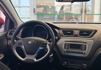 Подержанный автомобиль Kia Rio Sedan 2016 года (8 фото)