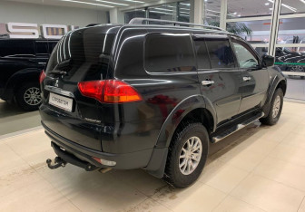Подержанный автомобиль Mitsubishi Pajero Sport 2013 года (4 фото)