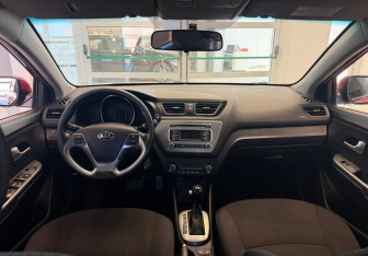 Подержанный автомобиль Kia Rio Sedan 2016 года (11 фото)