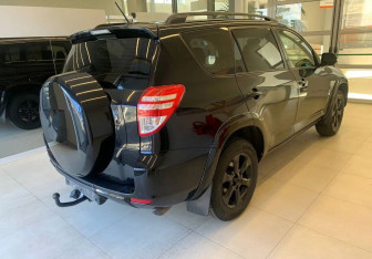Подержанный автомобиль Toyota RAV4 2011 года (4 фото)