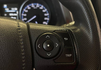 Подержанный автомобиль Toyota RAV4 2015 года (20 фото)