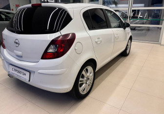 Подержанный автомобиль Opel Corsa 2010 года (4 фото)