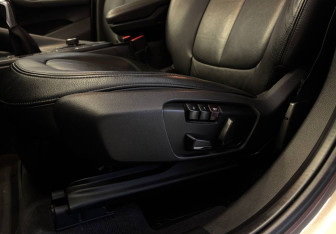 Подержанный автомобиль BMW X1 2015 года (21 фото)