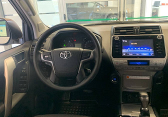 Подержанный автомобиль Toyota Land Cruiser Prado 2018 года (9 фото)