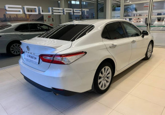 Подержанный автомобиль Toyota Camry Sedan 2019 года (4 фото)