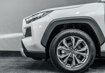 Новый Toyota RAV4 2025 (5 фото)