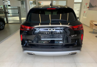 Подержанный автомобиль Infiniti QX50 2019 года (5 фото)