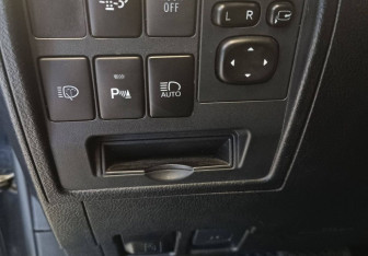 Подержанный автомобиль Toyota Land Cruiser Suv 2015 года (22 фото)