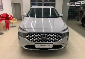 Подержанный автомобиль Hyundai Santa Fe 2022 года (2 фото)