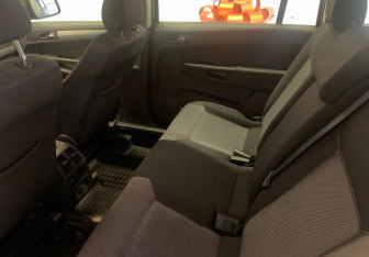 Подержанный автомобиль Opel Zafira Compactvan 2012 года (10 фото)