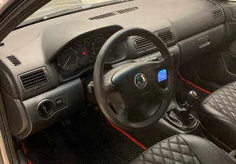 Подержанный автомобиль Skoda Octavia Liftback 2008 года (14 фото)