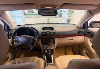Подержанный автомобиль Toyota Avensis Liftback 2003 года (10 фото)