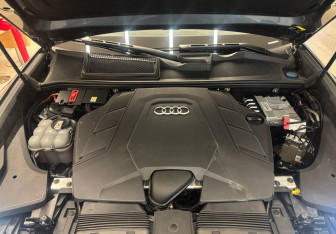 Подержанный автомобиль Audi Q8 2019 года (7 фото)