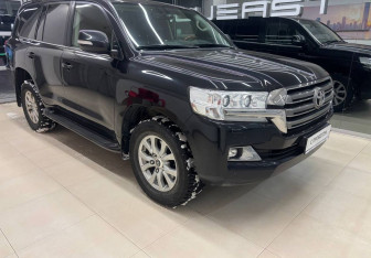 Подержанный автомобиль Toyota Land Cruiser Suv 2015 года (3 фото)
