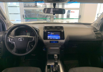Подержанный автомобиль Toyota Land Cruiser Prado 2018 года (12 фото)