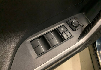 Подержанный автомобиль Toyota RAV4 2020 года (17 фото)