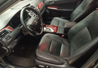 Подержанный автомобиль Toyota Camry Sedan 2012 года (13 фото)