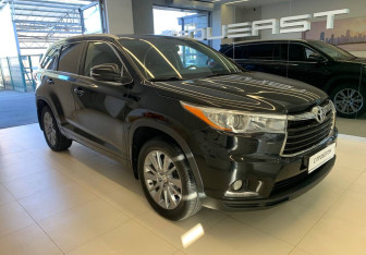 Подержанный автомобиль Toyota Highlander 2014 года (3 фото)