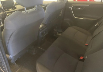 Подержанный автомобиль Toyota RAV4 2020 года (9 фото)