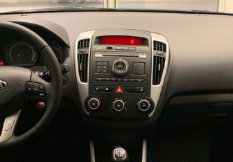 Подержанный автомобиль Kia Ceed Wagon 2011 года (12 фото)