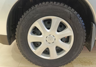 Подержанный автомобиль Mitsubishi Outlander 2013 года (16 фото)