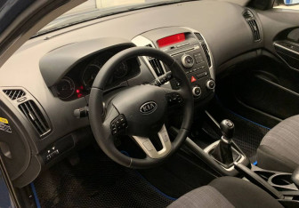 Подержанный автомобиль Kia Ceed Wagon 2011 года (13 фото)