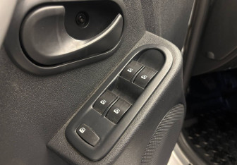 Подержанный автомобиль Renault Duster 2012 года (17 фото)