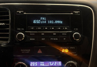 Подержанный автомобиль Mitsubishi Outlander 2014 года (13 фото)