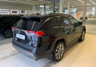 Подержанный автомобиль Toyota RAV4 2021 года (4 фото)