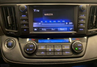 Подержанный автомобиль Toyota RAV4 2017 года (21 фото)