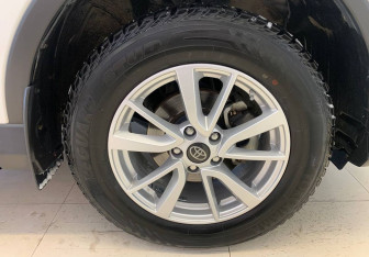 Подержанный автомобиль Toyota RAV4 2018 года (16 фото)