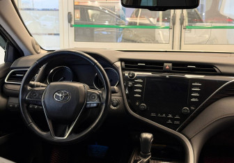 Подержанный автомобиль Toyota Camry Sedan 2018 года (12 фото)