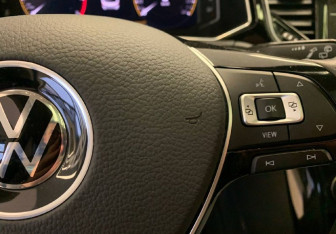 Подержанный автомобиль Volkswagen T-Roc 2020 года (19 фото)