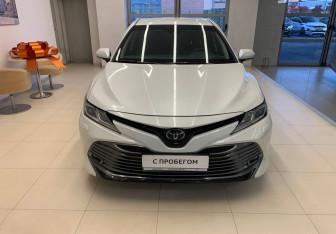 Подержанный автомобиль Toyota Camry Sedan 2019 года (2 фото)
