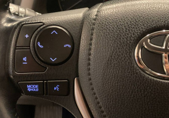 Подержанный автомобиль Toyota RAV4 2017 года (23 фото)