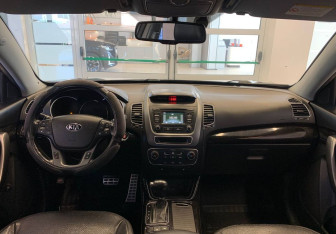 Подержанный автомобиль Kia Sorento 2013 года (11 фото)