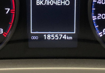 Подержанный автомобиль Toyota RAV4 2017 года (10 фото)