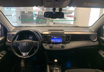 Подержанный автомобиль Toyota RAV4 2019 года (11 фото)