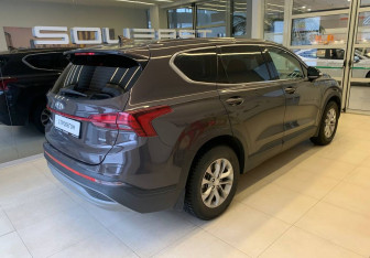 Подержанный автомобиль Hyundai Santa Fe 2021 года (4 фото)