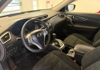 Подержанный автомобиль Nissan X-Trail 2016 года (13 фото)
