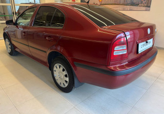 Подержанный автомобиль Skoda Octavia Liftback 2008 года (6 фото)